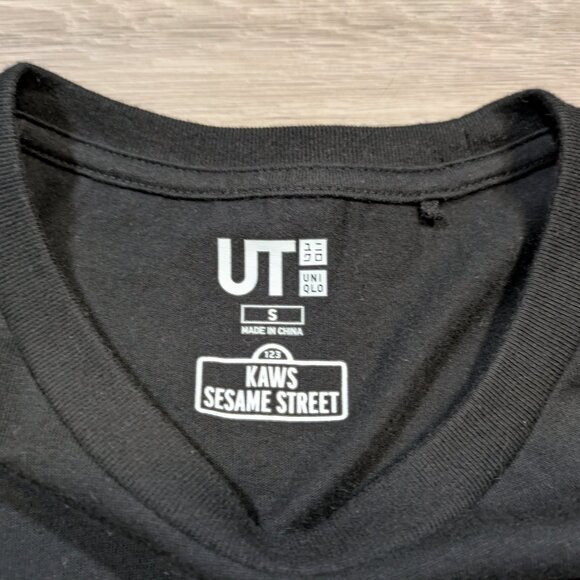 Kaws x Uniqlo x Sesame Street Men's Small Count Von Count Black Graphic T-Shirt - Picture 2 of 8